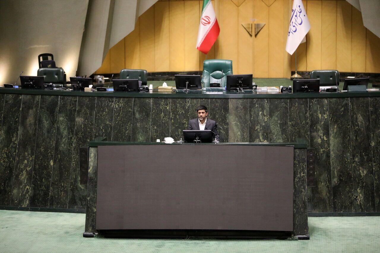 علیرضا دبیر: تیم ملی کشتی برنده شود مردم خوشحال تر میشوند یا برجام امضا شود؟!