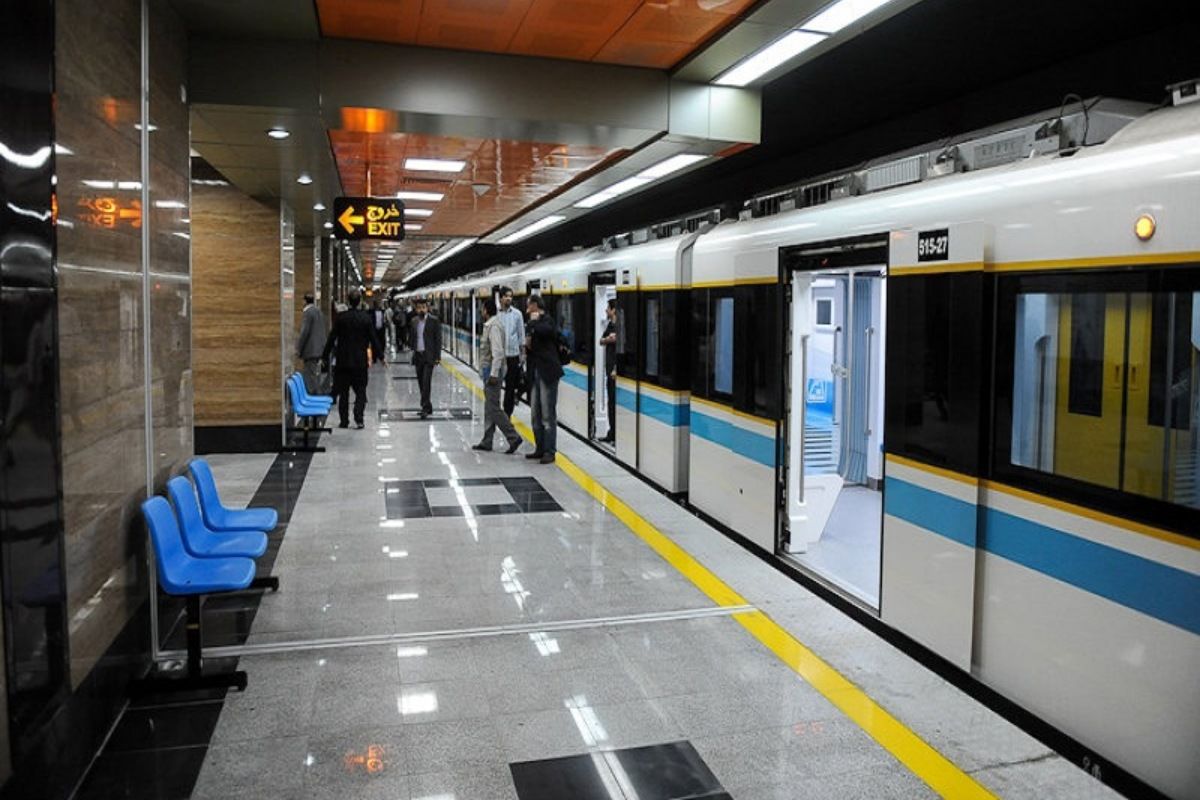 دستفروشان مترو شناسنامه‌دار شدند