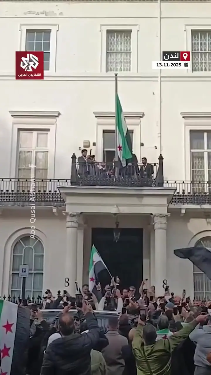 بازگشایی سفارت سوریه در لندن با شعار «الله اکبر»