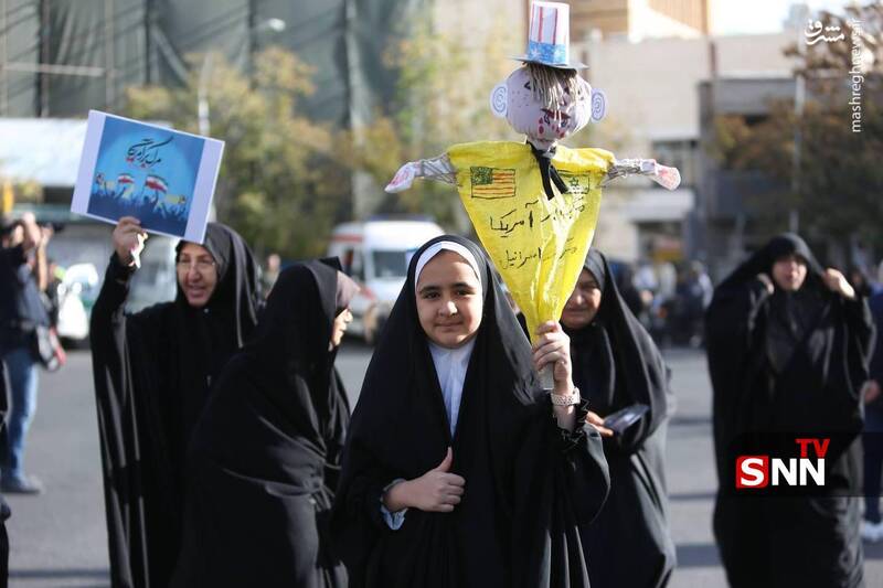 تصاویر دختران دهه نودی‌ در راهپیمایی ۱۳ آبان