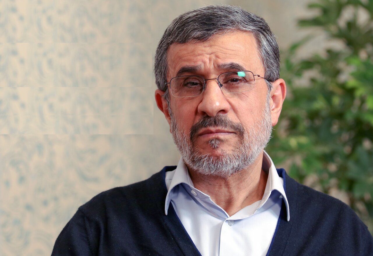 محمود احمدی‌نژاد عزادار شد