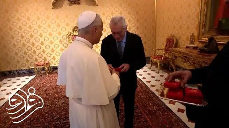 هدیه ویژه پاپ به بازیگر مشهور