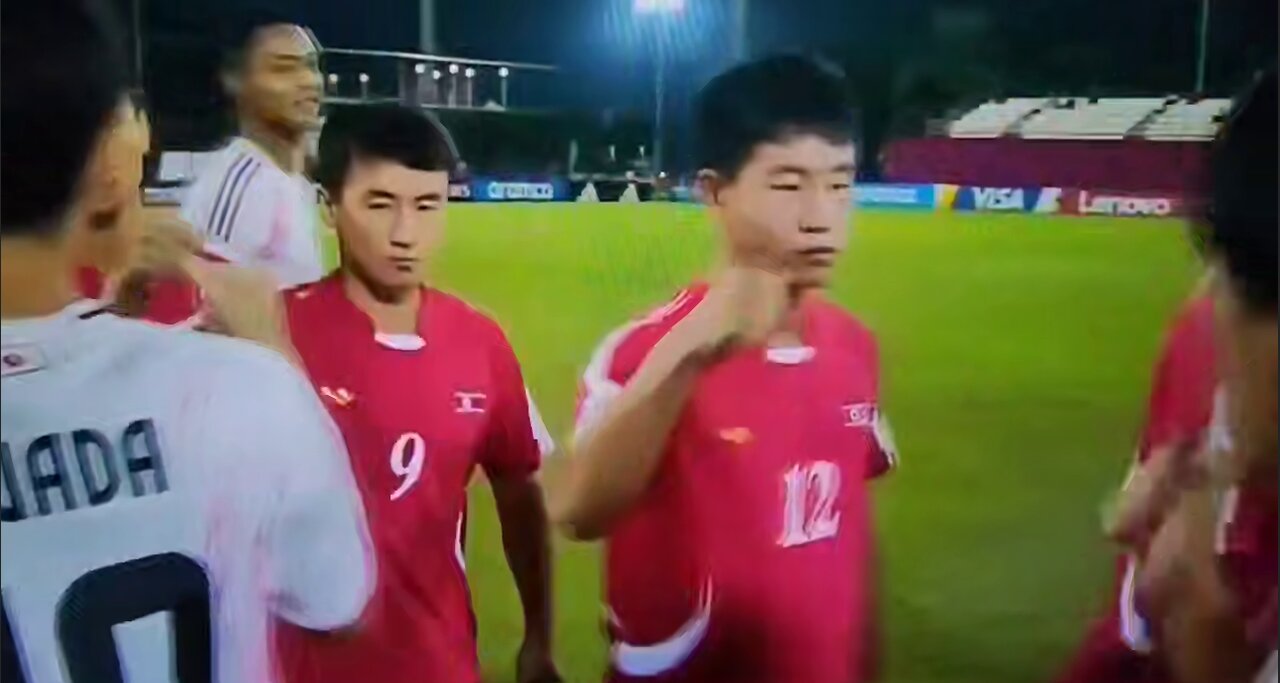 تصاویر اقدام باورنکردنی بازیکنان کره شمالی علیه ژاپنی‌ها؛ ضربه‌های مُشت در مراسم اول بازی!