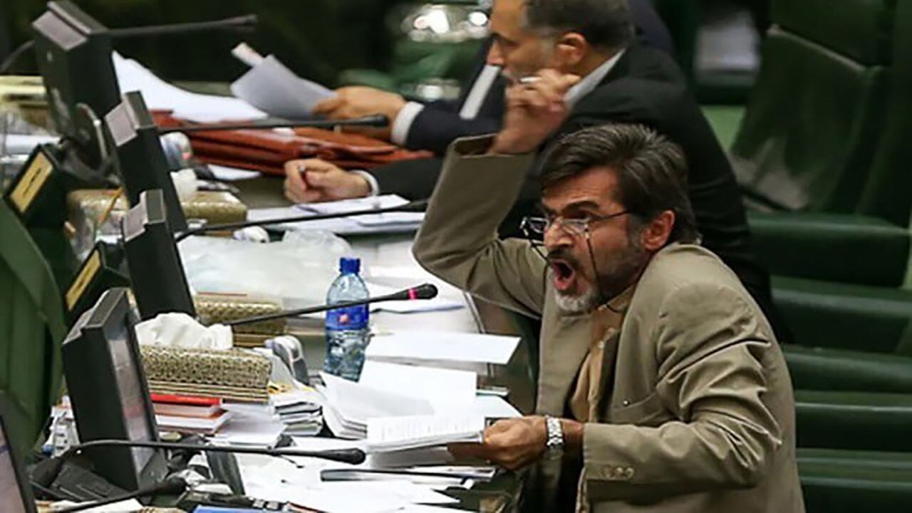 کوچک‌زاده مجلس را بهم ریخت؛ حاجی بابایی: اگر تا ظهر هم داد بزنی من عصبانی نمی‌شوم