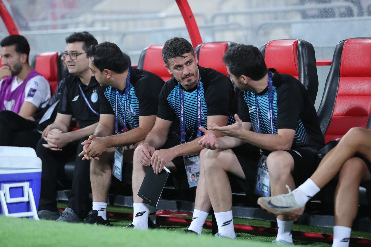 وریا غفوری روی نیمکت استقلال در آسیا نشست