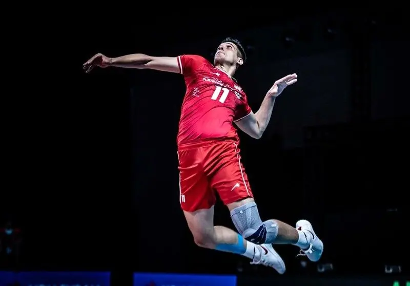 بستن بازوبند مشکی به خاطر درگذشت صابر کاظمی