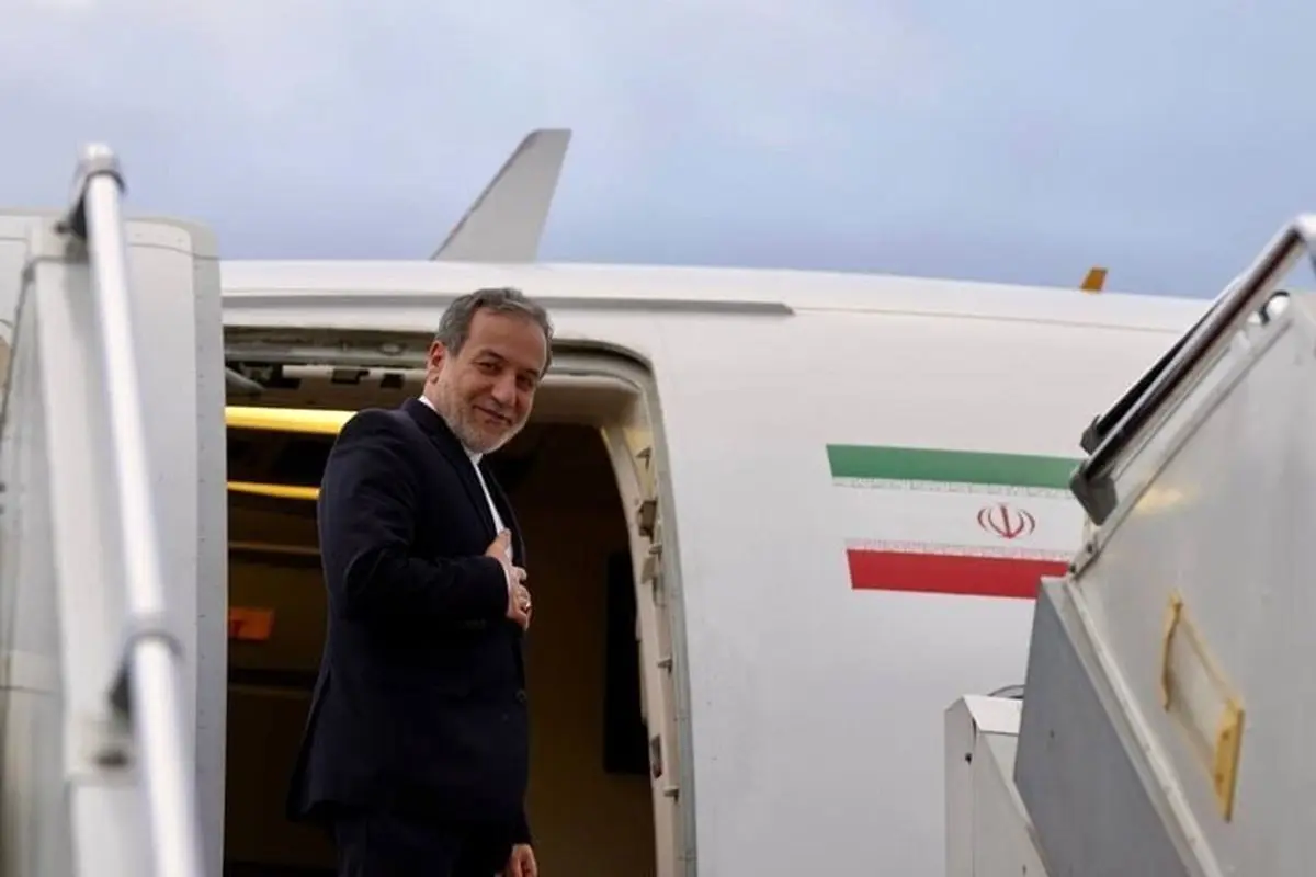 عراقچی راهی پاریس شد