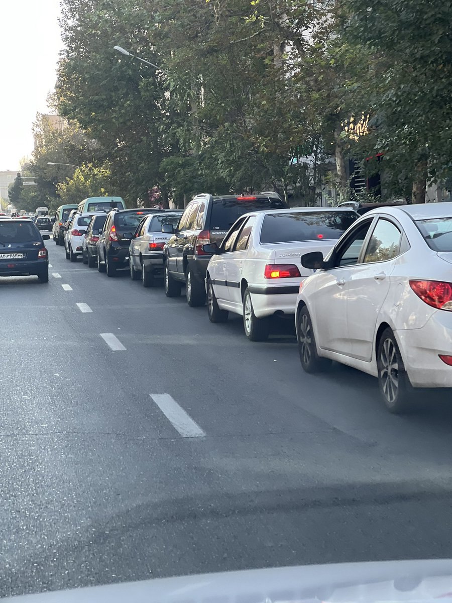 تصویری از صف عجیب بنزین بعد از خبر گرانی!