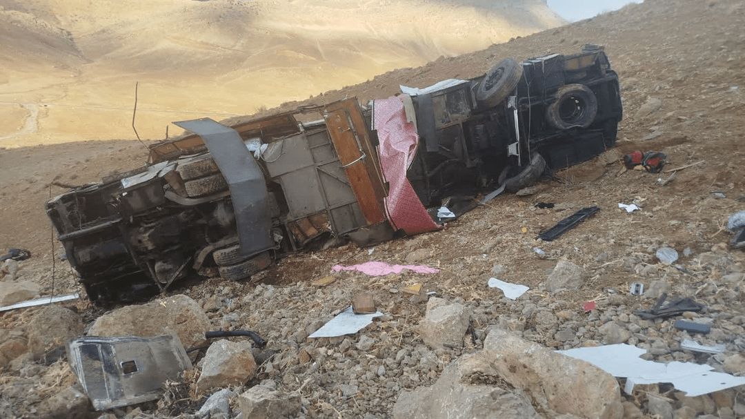 سقوط مرگبار اتوبوس در سمیرم با ۳ فوتی و ۱۵ مصدوم