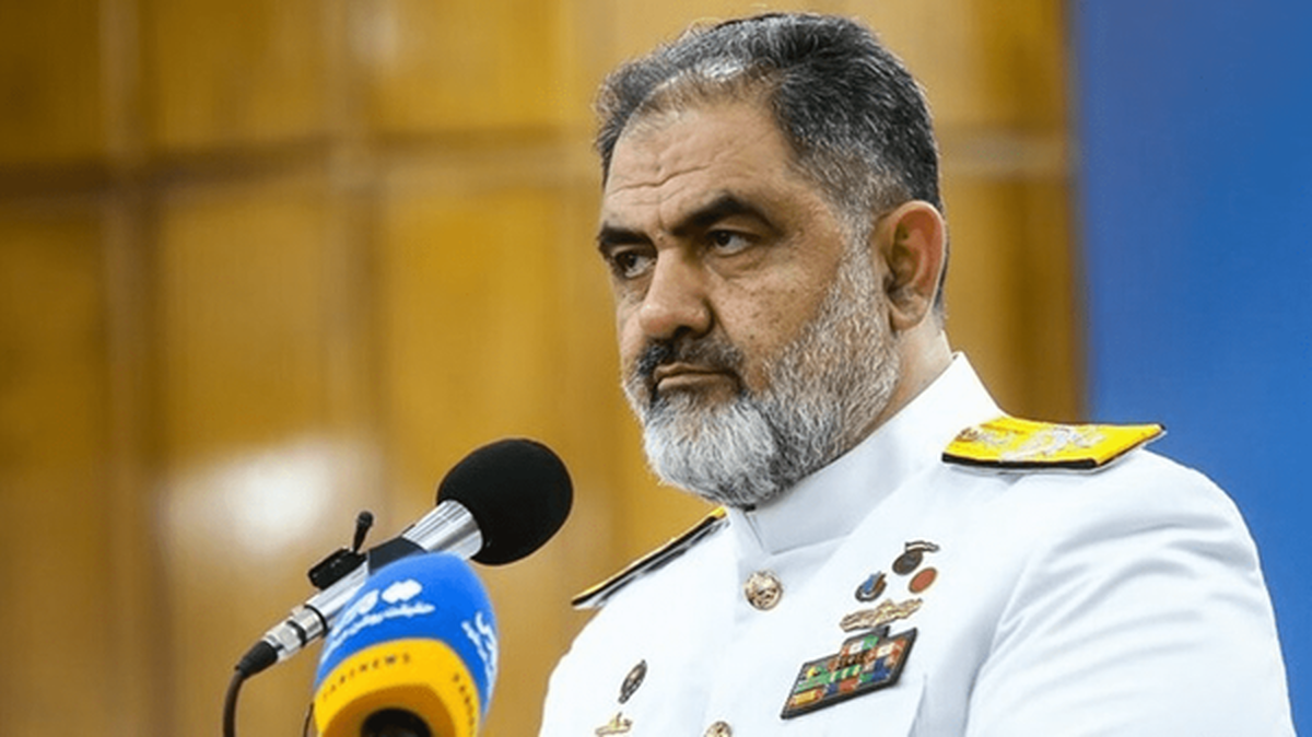 دریادار ایرانی: دشمن باید هر لحظه منتظر غافلگیری جدید باشد