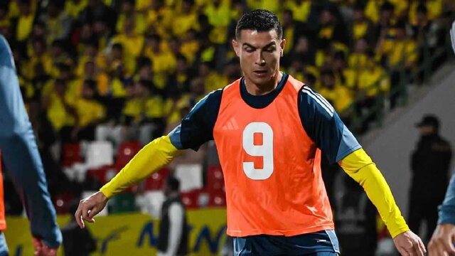 واکنش رونالدو به پاره شدن نوار ۱۰ پیروزی پیاپی النصر واکنش رونالدو به پاره شدن نوار ۱۰ پیروزی پیاپی النصر