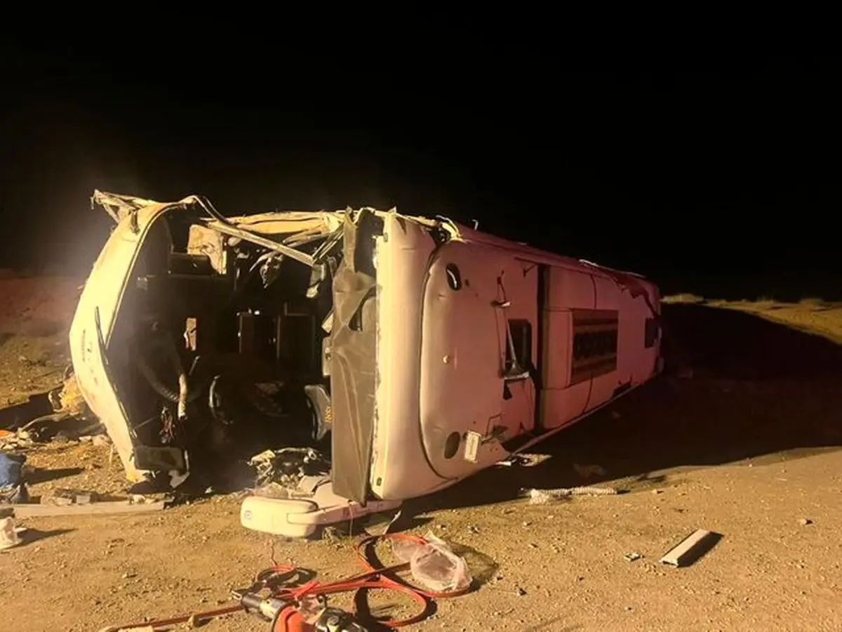 آخرین جزئیات تصادف مرگبار اتوبوس اصفهان - مشهد در نطنز؛ تعداد جان باختگان به ۱۳ نفر رسید