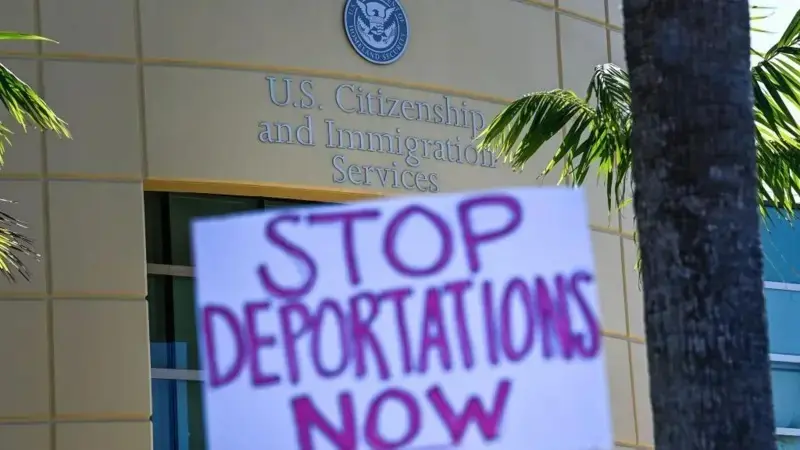 آمریکا 14 ایرانی را از خاک خود اخراج کرد