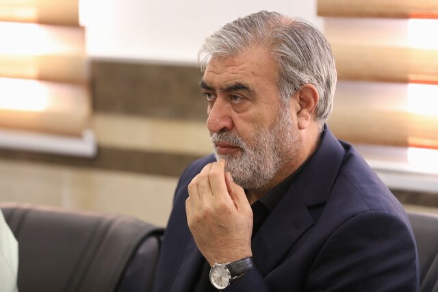 عزیزی: اعتراض، نقد و انتقاد حق ملت ایران است