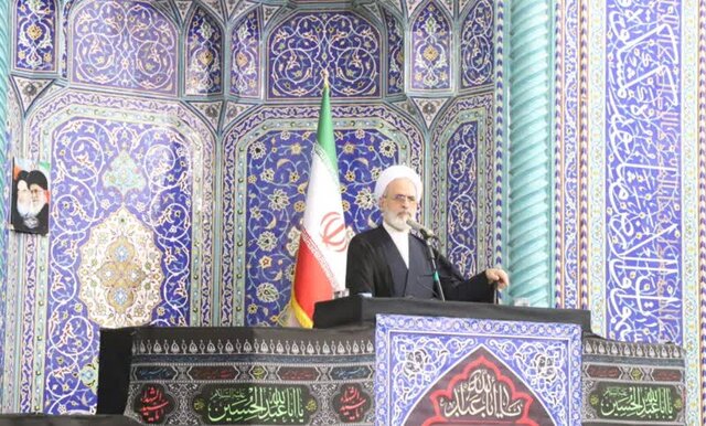 امام جمعه قم: مطالبه‌گری منطقی مردم نباید دستاویزی برای بر هم زدن نظم اجتماعی باشد