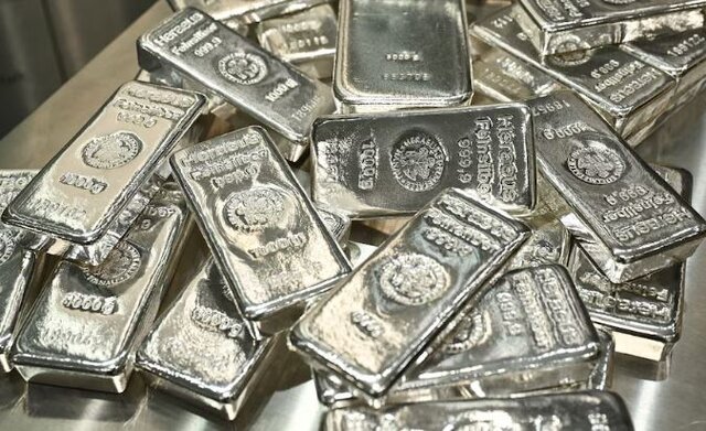 نقره به بالای ۱۰۰ دلار صعود کرد