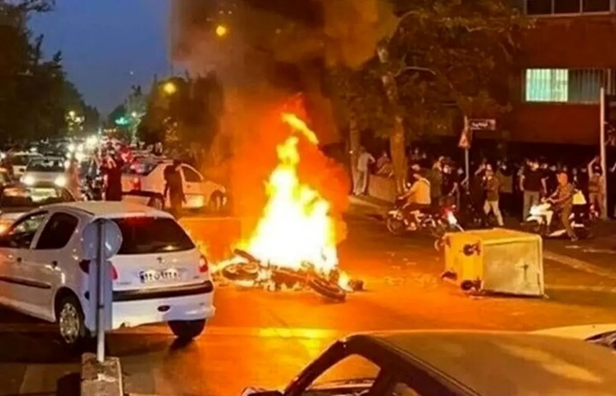 گزارش میدانی روزنامه اعتماد از وضعیت خانواده‌های جان‌ باختگان اعتراضات در پزشکی قانونی کهریزک