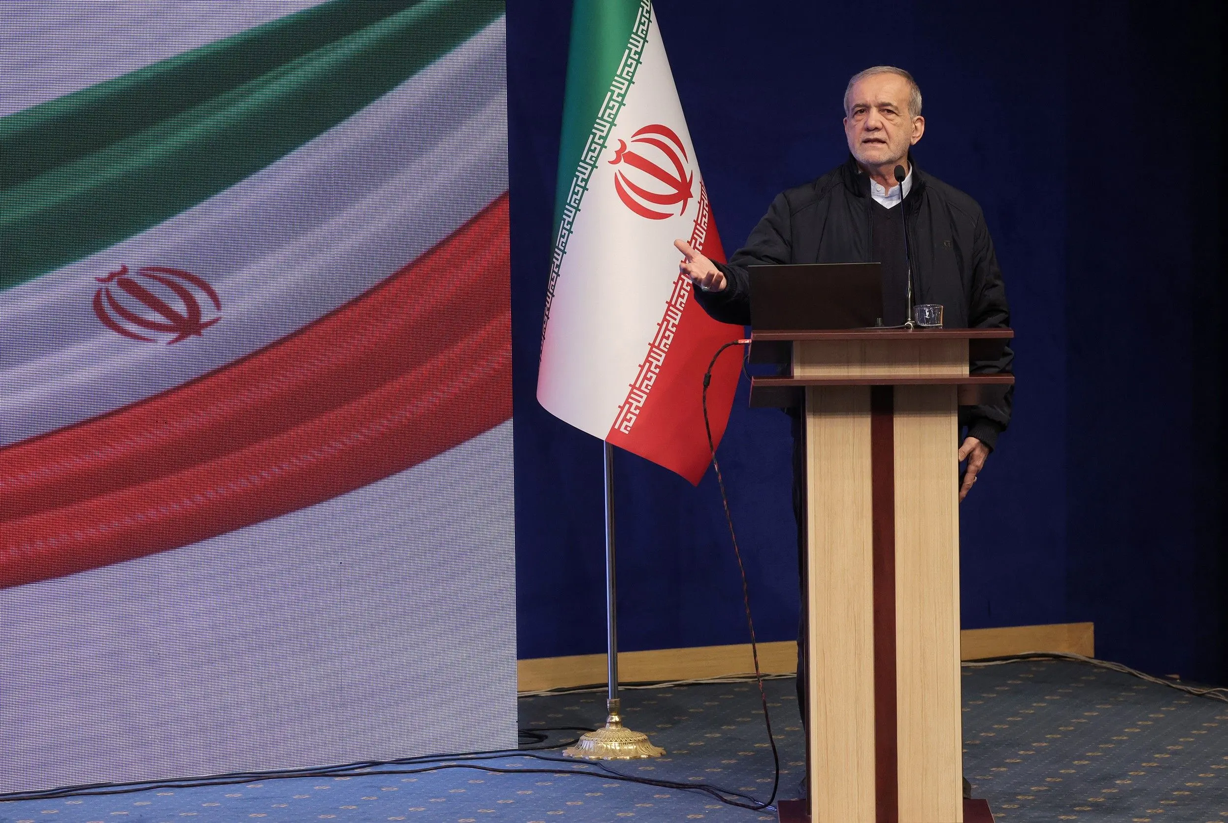 پزشکیان: باید به هر شکل ممکن مشکلات مردم را حل کنیم