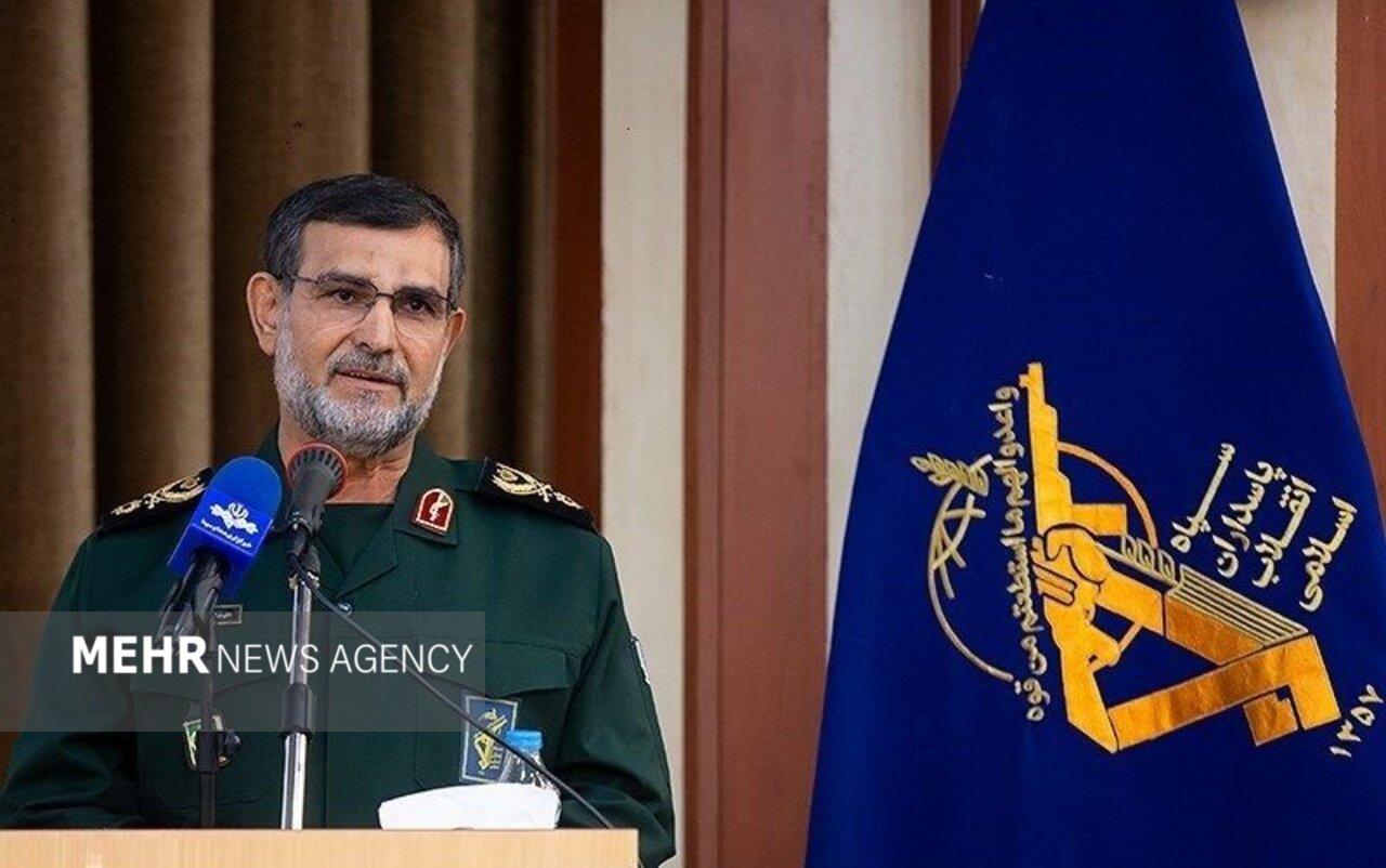 دریادار تنگسیری: هر لحظه اجازه دهند تنگه هرمز را خواهیم بست