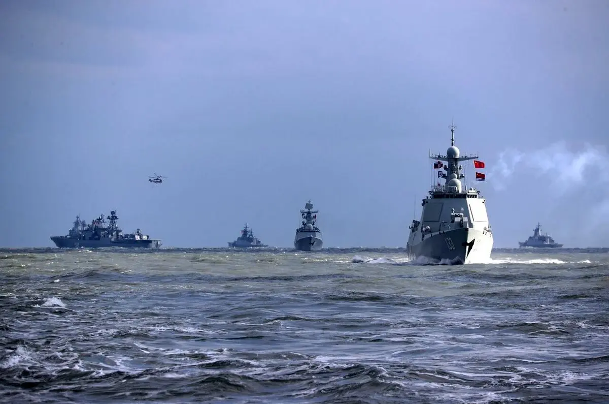 جان باختن تفنگدار آمریکایی پس از سقوط از ناو «یو‌اس‌اس ایوو جیما» در کارائیب