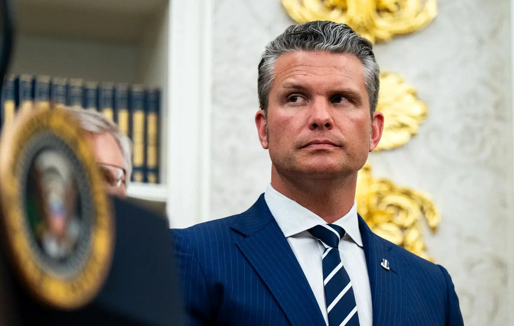 وزیر جنگ آمریکا: ایران هنوز فرصت توافق دارد/ همه گزینه‌ها روی میز است