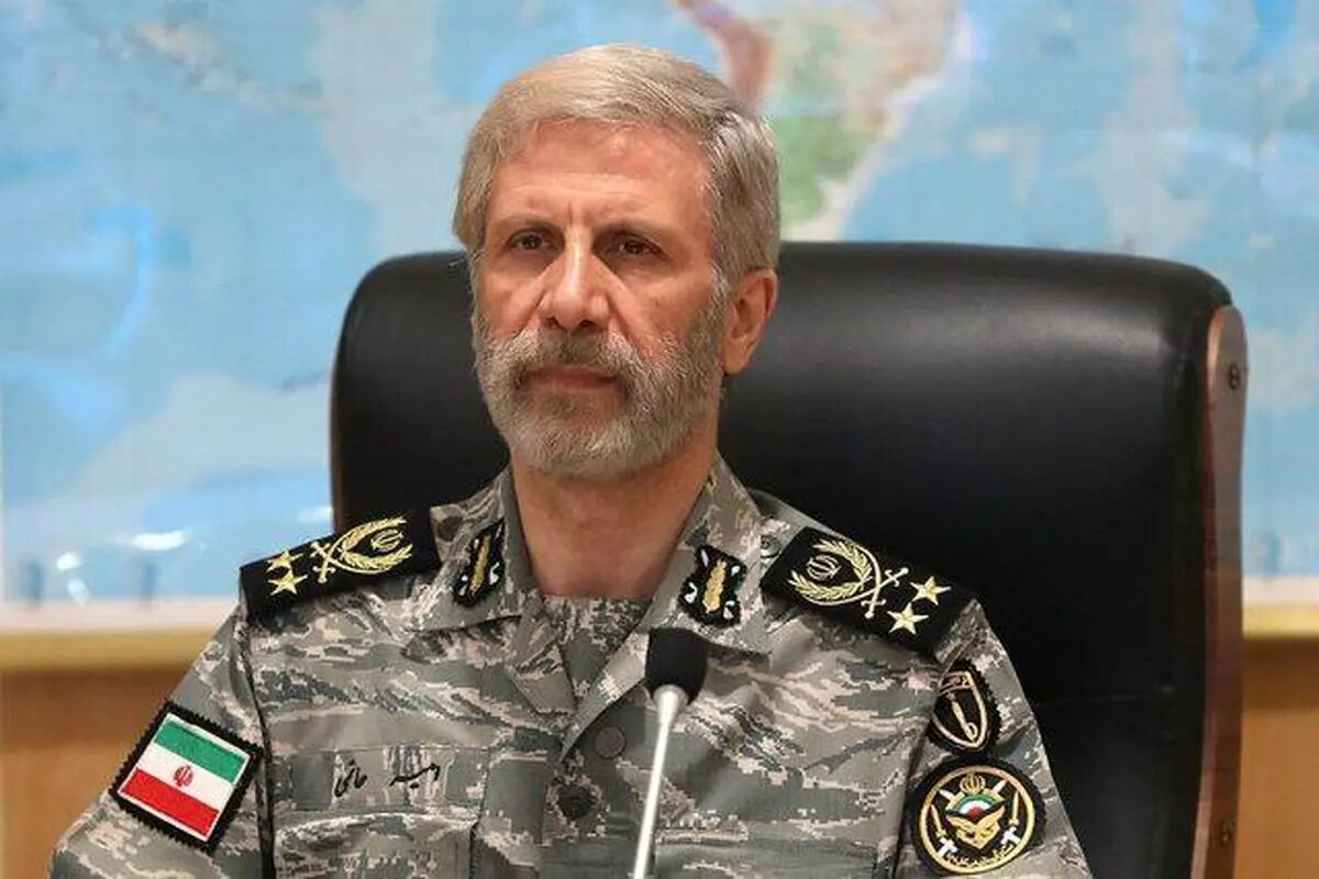 فرمانده کل ارتش: دشمن می‌خواست ایران را تسلیم کند اما شکست خورد