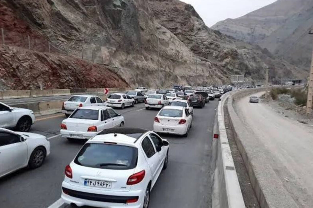 جاده چالوس و آزادراه تهران-شمال یک‌طرفه شد