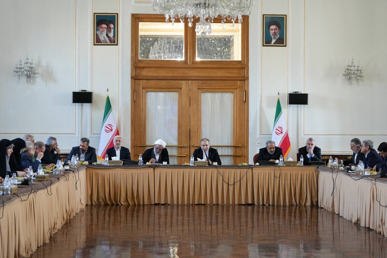 عراقچی در دیدار با نمایندگان تهران چه گفت و چه شنید/ سخنگوی کمیسیون امنیت ملی: نتیجه‌گیری خوبی صورت گرفت